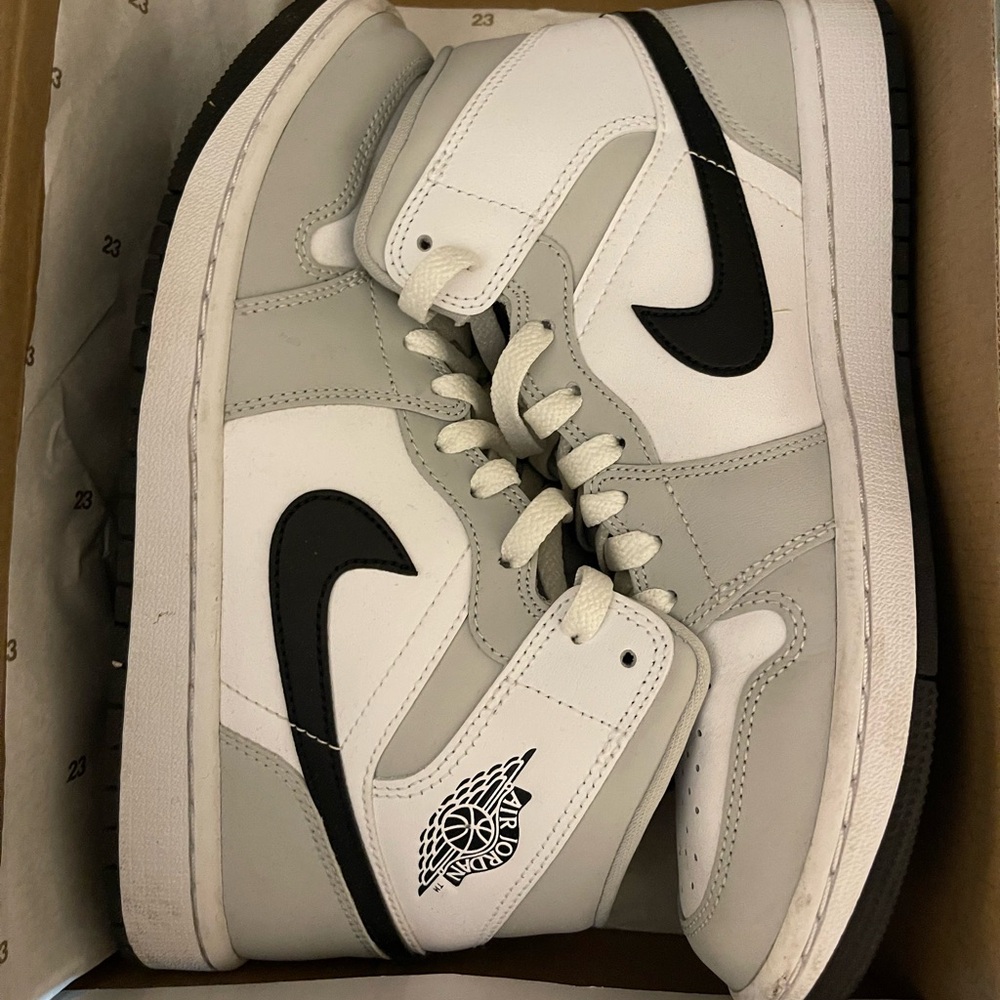 Women’s Air Jordan 1 Mid